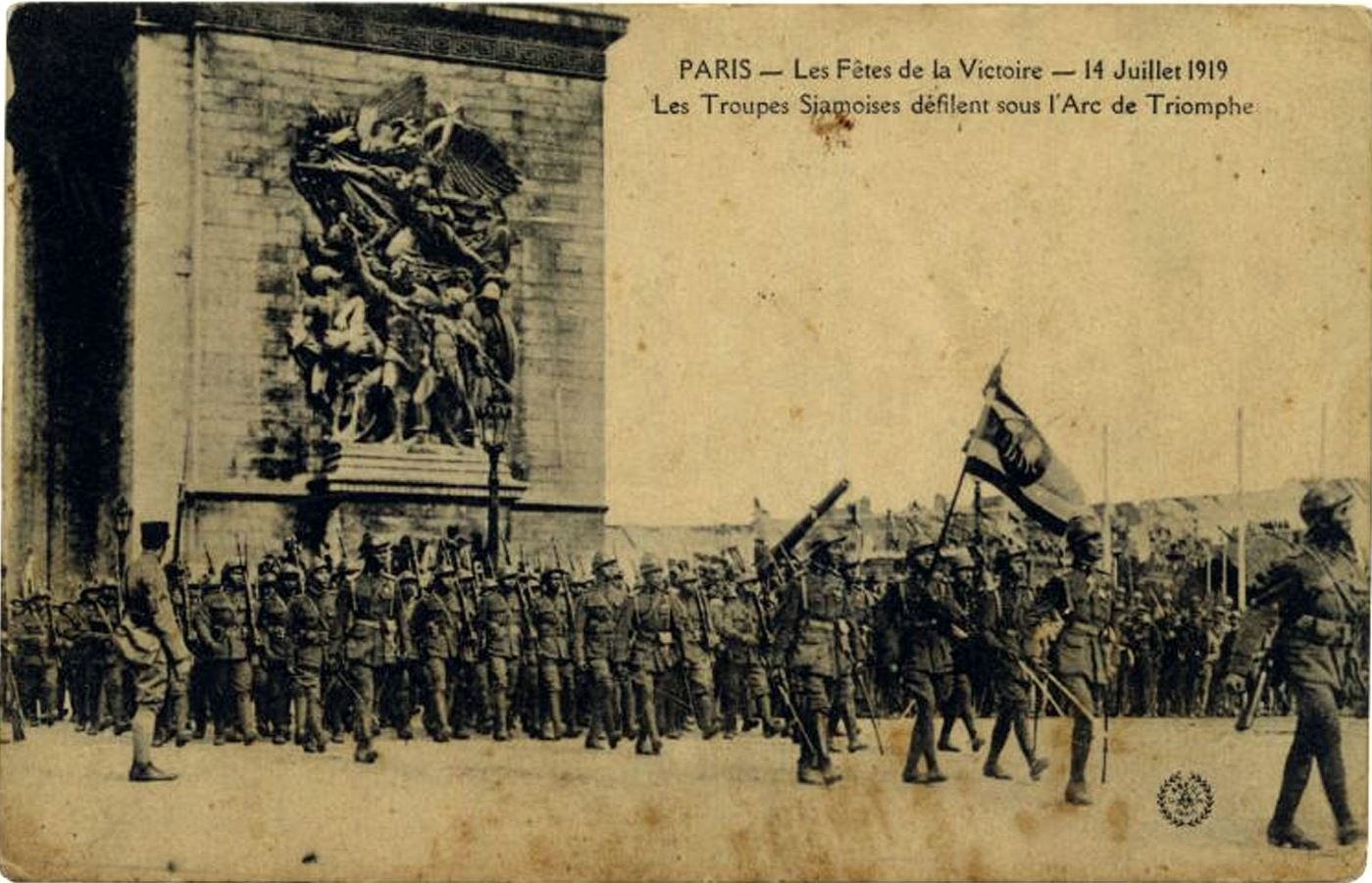 Les soldats siamois participent au défilé du 14 juillet 1919