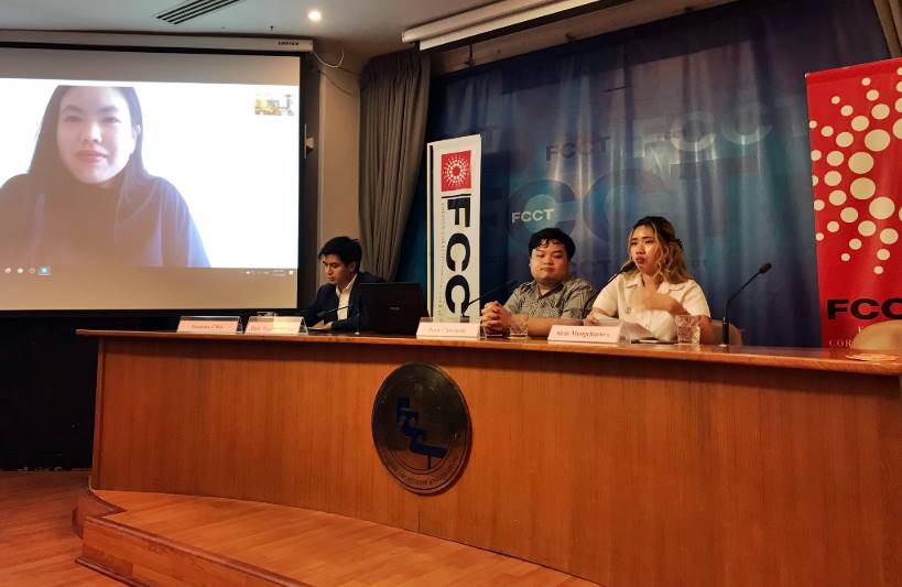 Thaïlande : les étudiants hissent le drapeau noir 3 - thailande-fr fleur fcct - thailande-fr