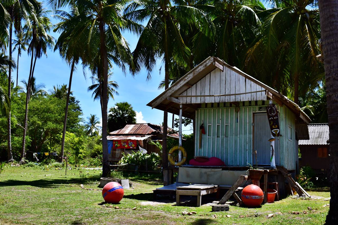 Coup de torchon à Koh Tan: «Papa» organise le nettoyage de sa plage 5 - thailande-fr 64b839f3 ko tan bungalow - thailande-fr
