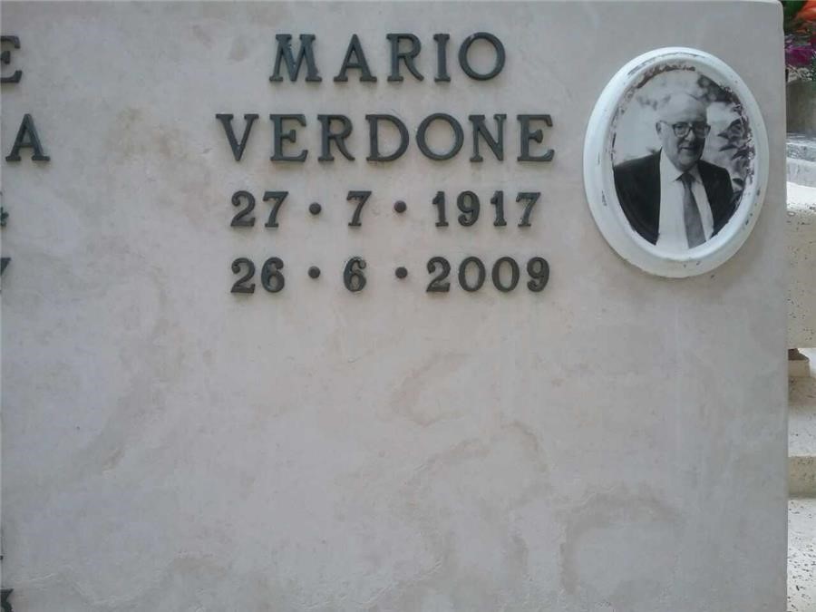 Tomba Mario Verdone - Vecchio Reparto, Riquadro 14, gruppo II, sezione II, fila A, tomba a terra n.11, in tomba Schiavina