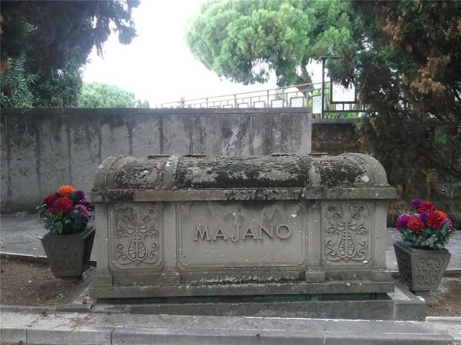 Tomba Anton Giulio Majano - Arciconfraternita dei Trapassati, Lotto 3, marciapiede 8, Arca