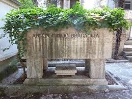 Tomba di Anton Giulio Bragaglia: Altopiano Pincetto, viale della Marina