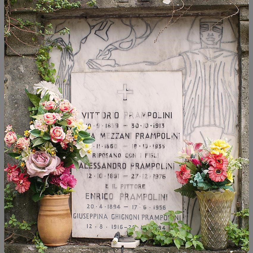 Tomba Enrico Prampolini - Rampa Caracciolo, tra i riquadri 160 e 161, fila IV, loculo 22
