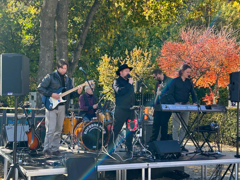 Bourbon Sour an awesome band in Queenstown New Zealand playing at The Arrowtown Autumn Festival