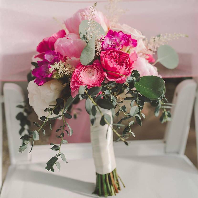 Sandy Rose Vase Arrangement – Beaudry Flowers