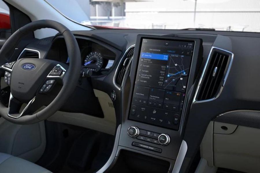 2022 Ford Edge SE Interior