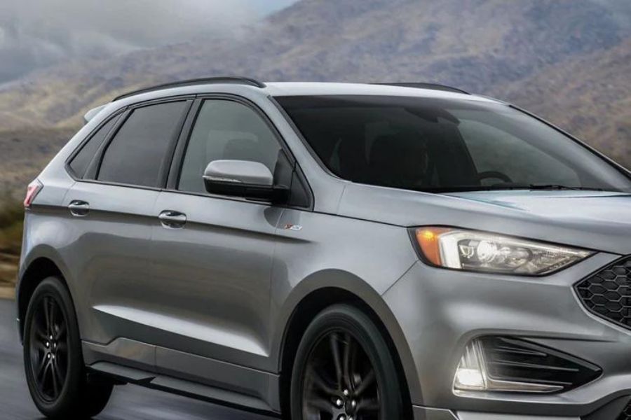 2022 Ford Edge ST Line On The Road