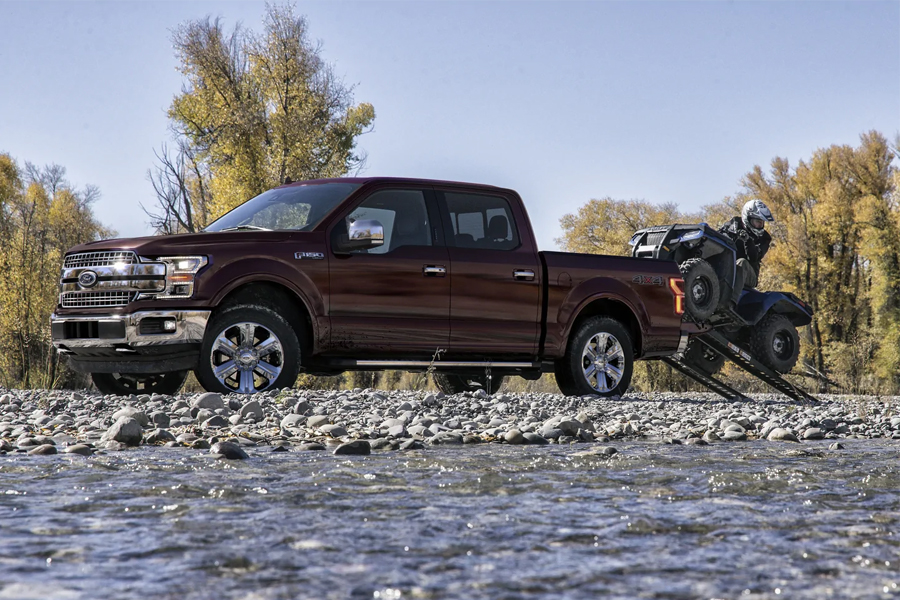 2020 Ford F-150 Lariat Hauling