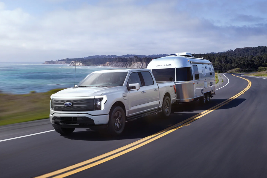 Ford F-150 Lightning Towing