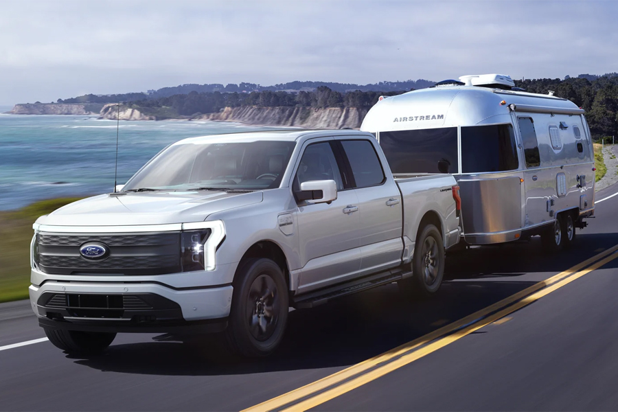 Ford F-150 Lightning Towing