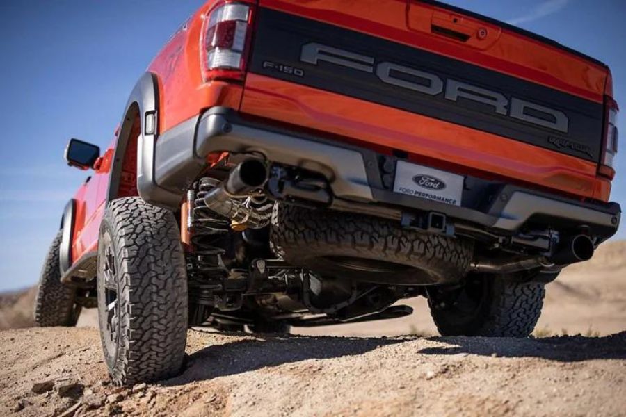 2022 Ford F-150 Raptor Off-Roading