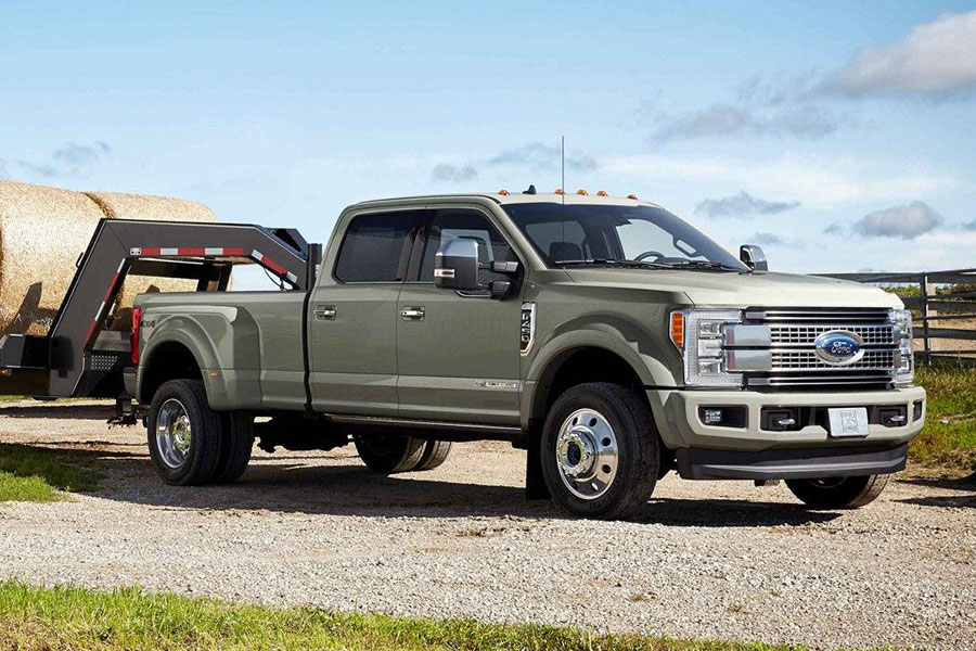 2019 Ford F-450 on the Road