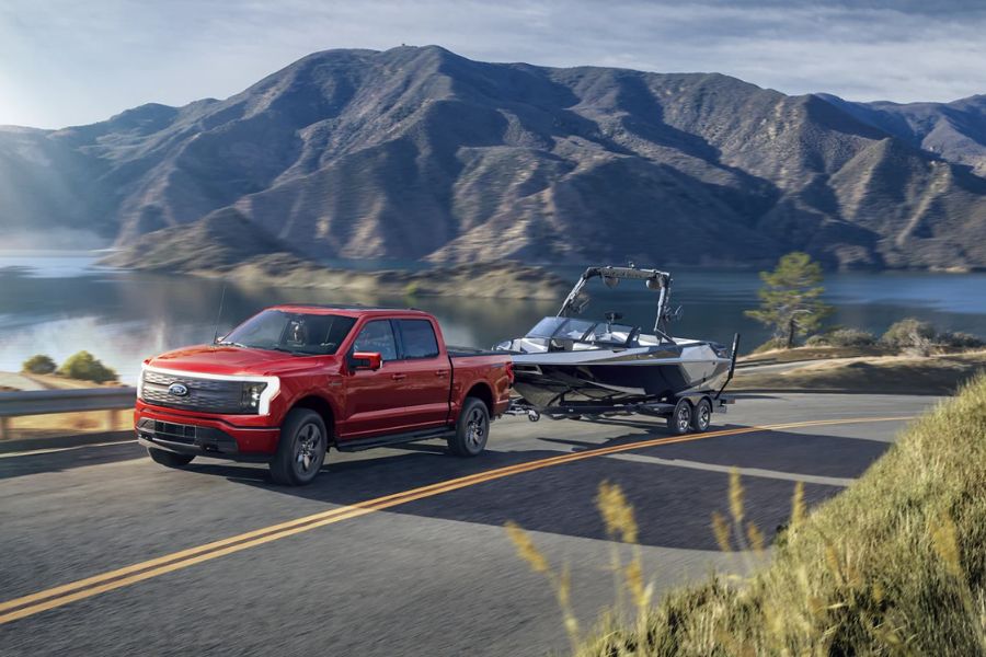 2022 Ford F-150 Lightning Towing