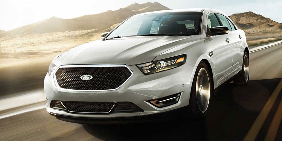 2018 Ford Taurus on the Road