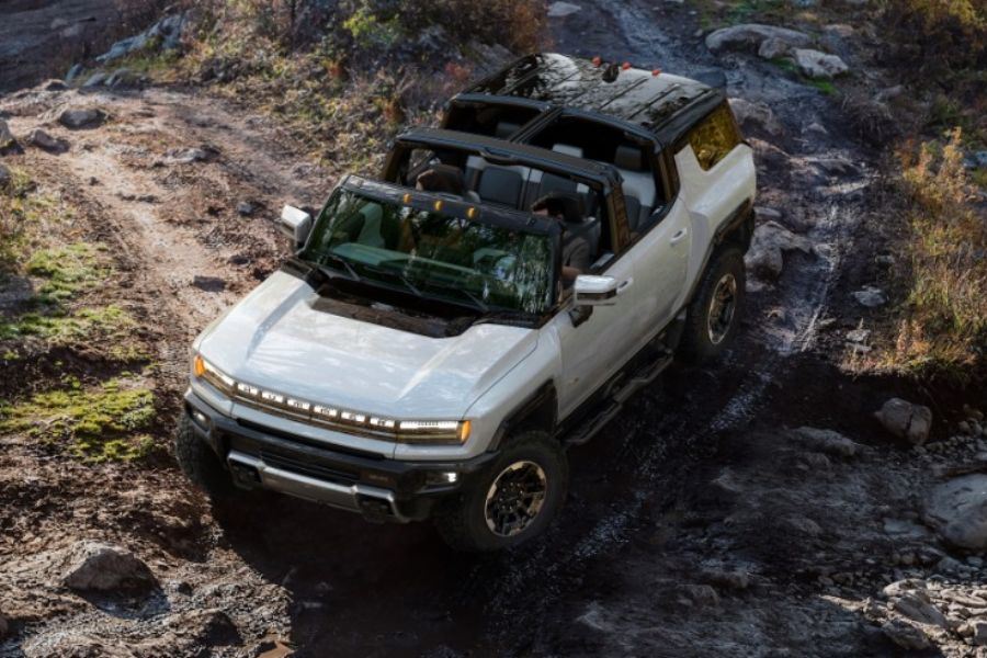 2024 GMC Hummer EV SUV Off-Roading