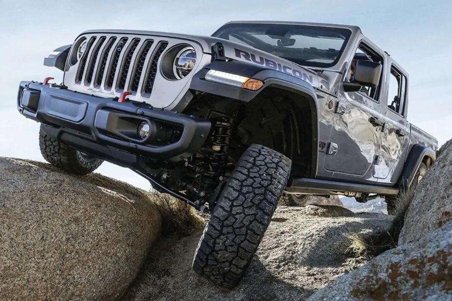 2023 Jeep Gladiator Rock Climbing