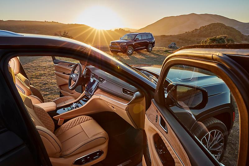 2023 Jeep Grand Cherokee L Interior