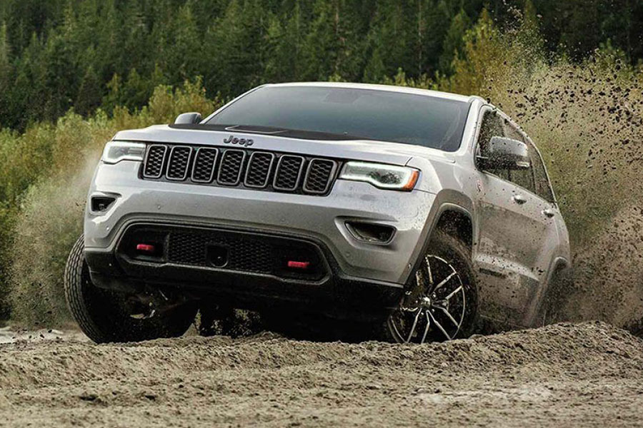 2019 Jeep Grand CHerokee on the Road