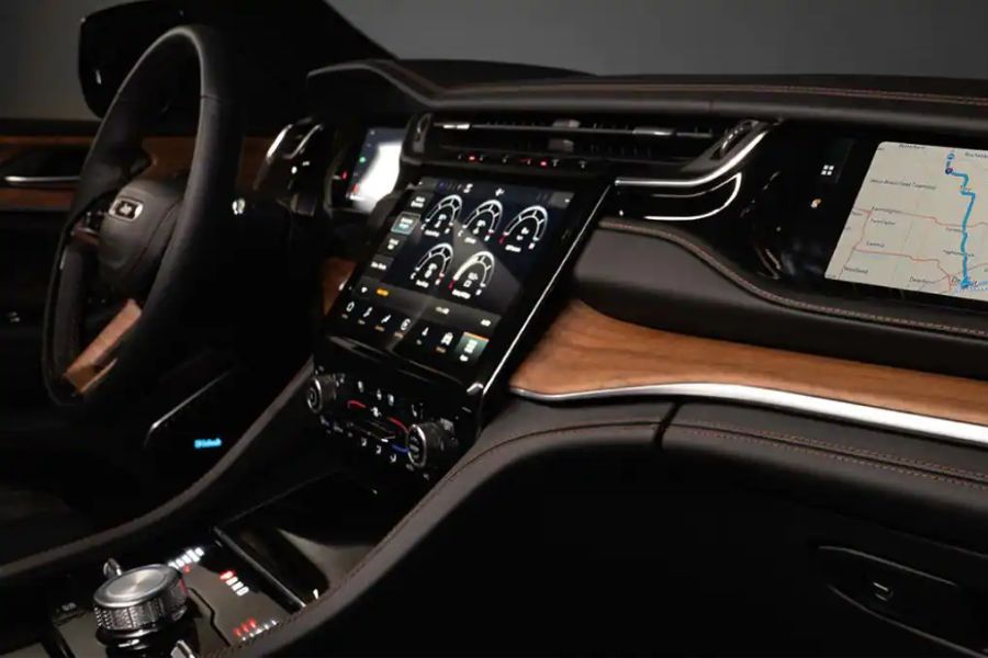 2023 Jeep Grand Cherokee Interior