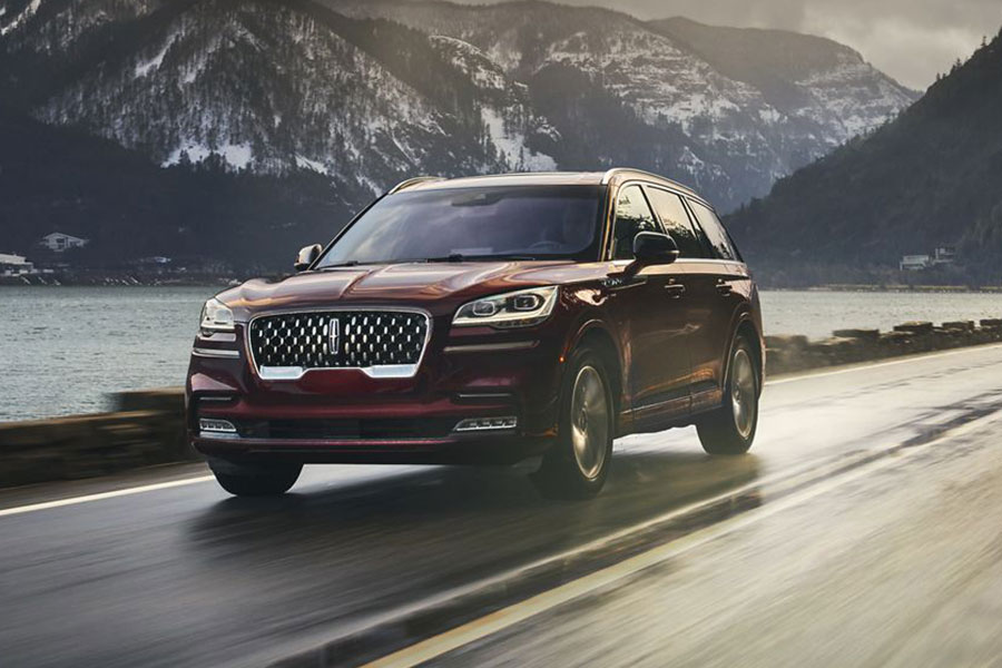 2020 Lincoln Aviator on the Road