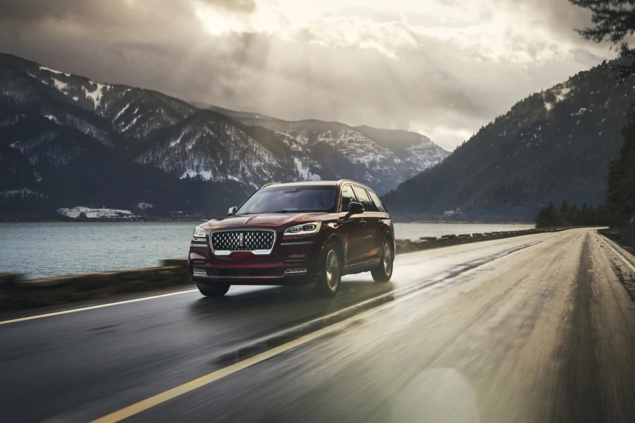 2021 Lincoln Aviator on the Road