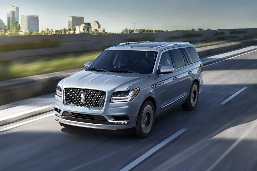 2021 Lincoln Navigator on the Road