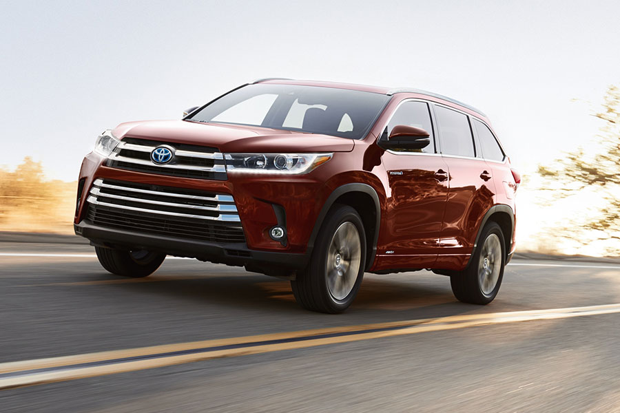 2019 Toyota Highlander on the Road