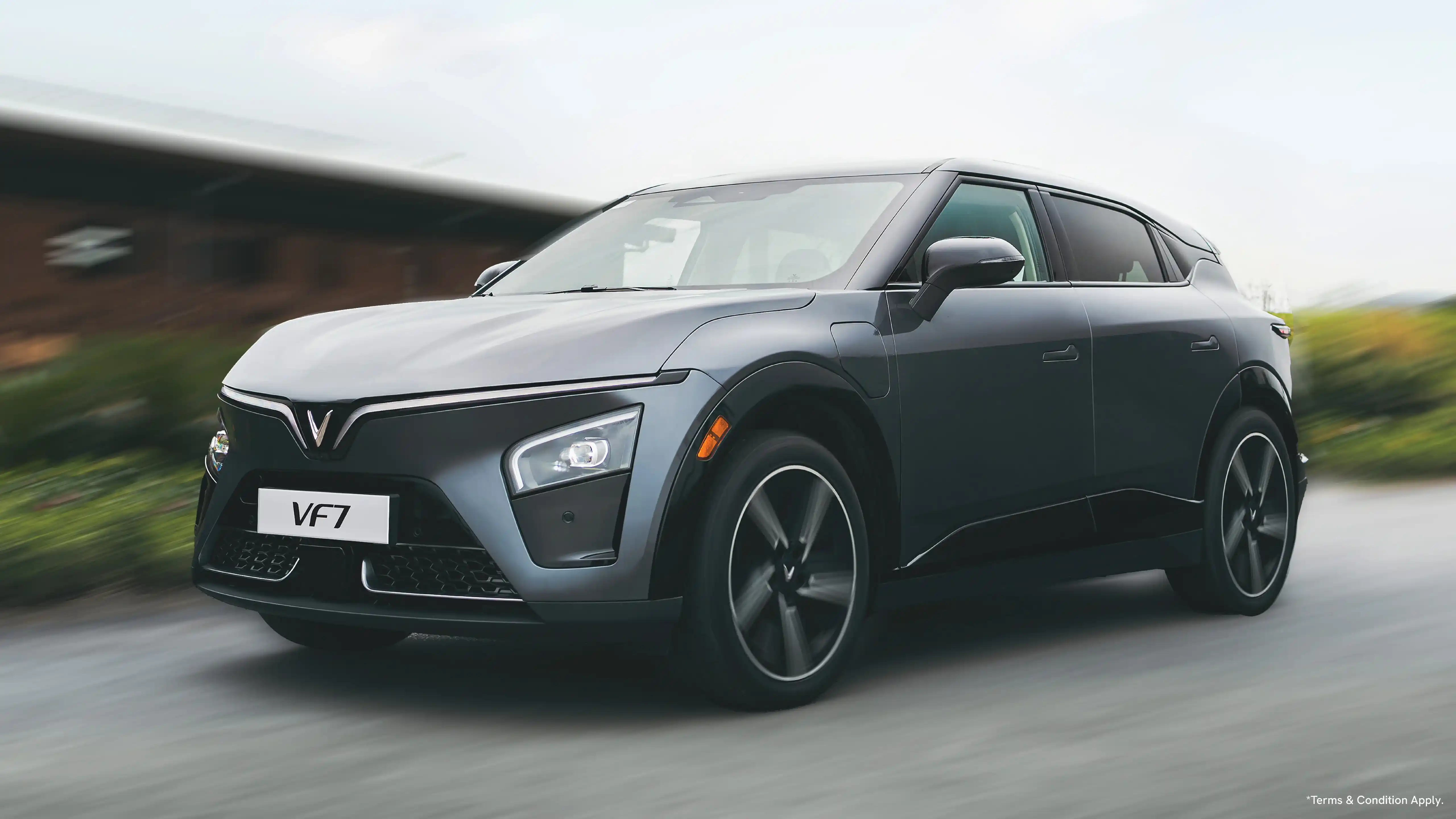 2026 VinFast VF7 Preview On The Road