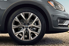 2017 Volkswagen Golf Alltrack 18-inch Alloy Wheels