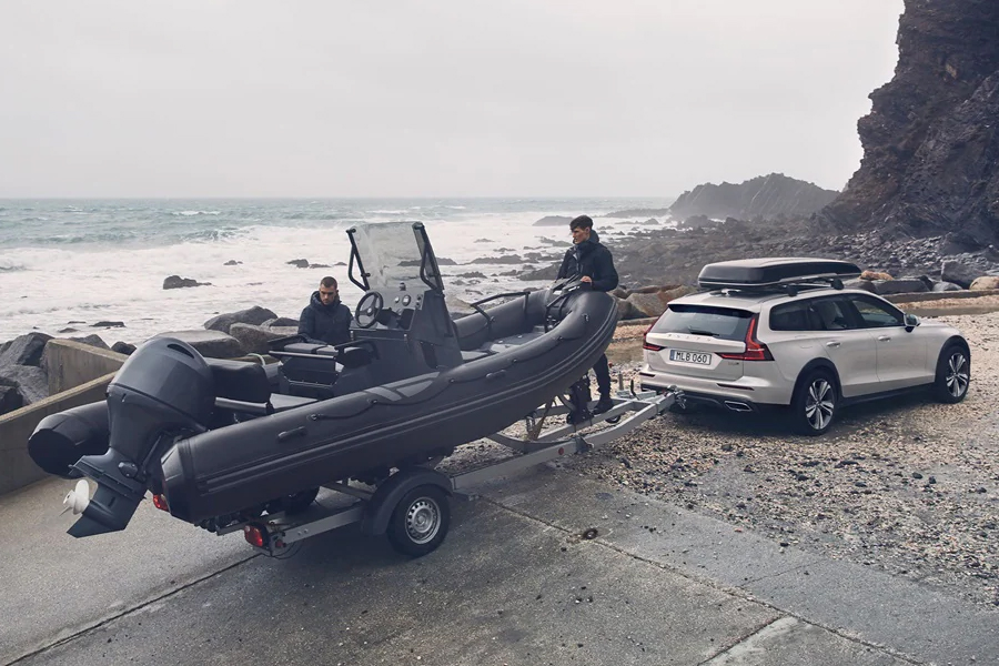 2022 Volvo V60 Cross Country Towing