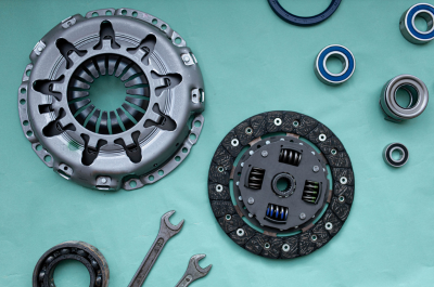Quelles différences entre un embrayage hydraulique et un embrayage mécanique sur une auto ?