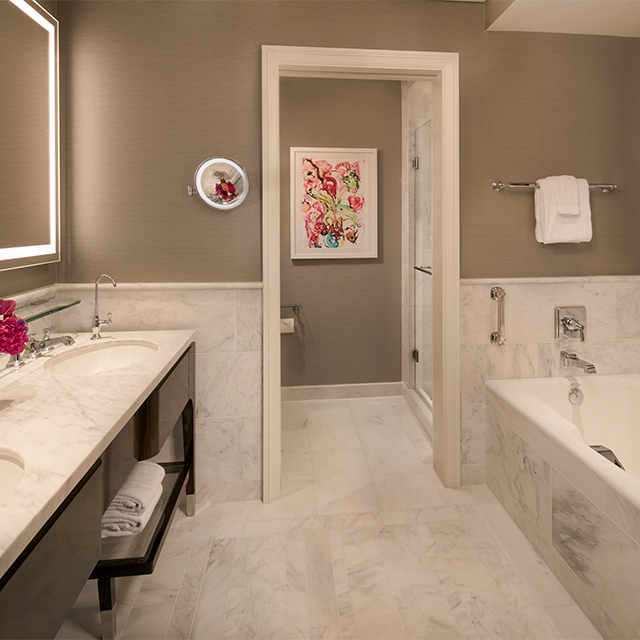 Atlantic Guest Room with Oceanfront View Bathroom