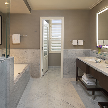 Junior Suite with Resort View - King - Bathroom