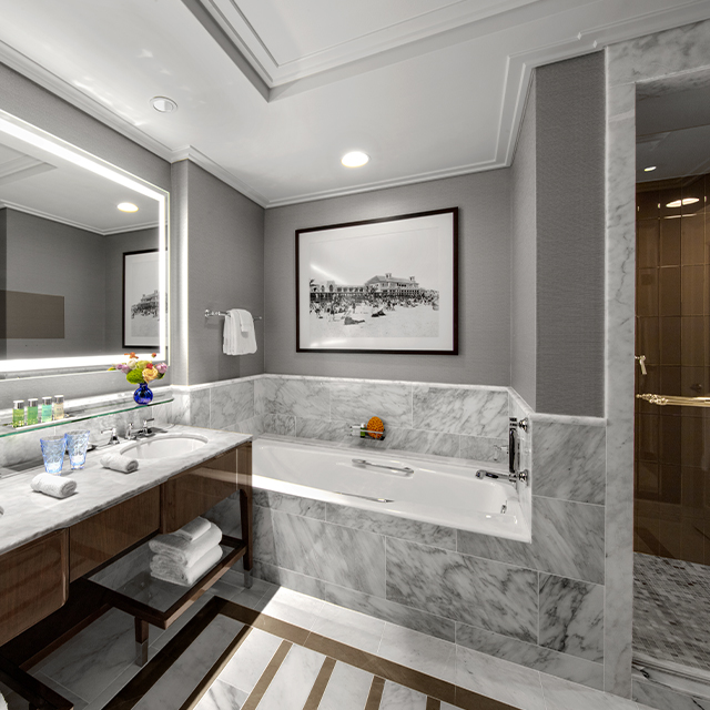 Royal Poinciana Suite bathroom