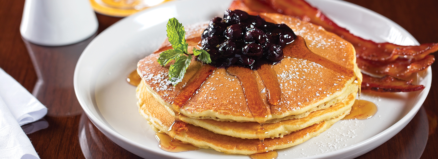 Brunch at Henry's Palm Beach: Lemon Ricotta Blueberry Pancakes