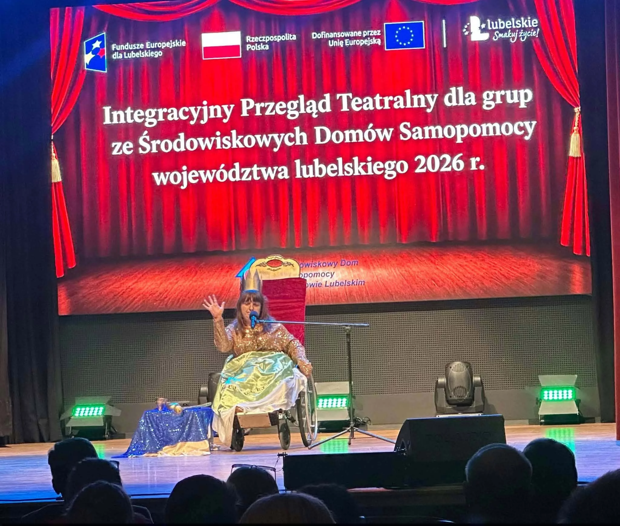 „Ciężkie jest życie na tronie”. Aktorka z „Pinokia” wystąpiła w Janowie Lubelskim