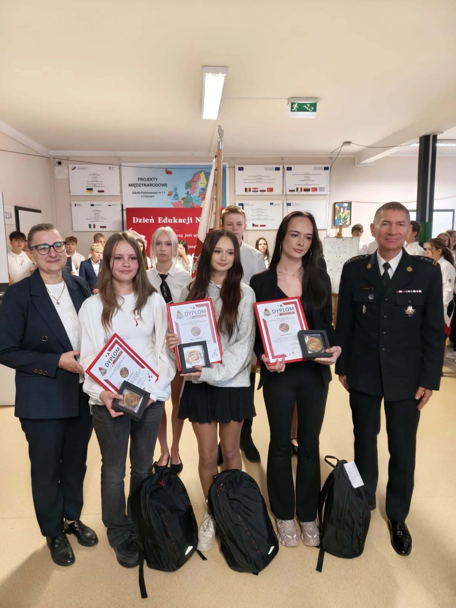 Bohaterowie są wśród nas. Uczennice puławskiej "Jedenastki" wyróżnione wyjątkową odznaką „Iuvenis Forti”
