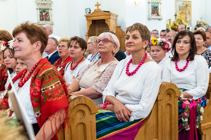 koło gospodyń wiejskich w kościele