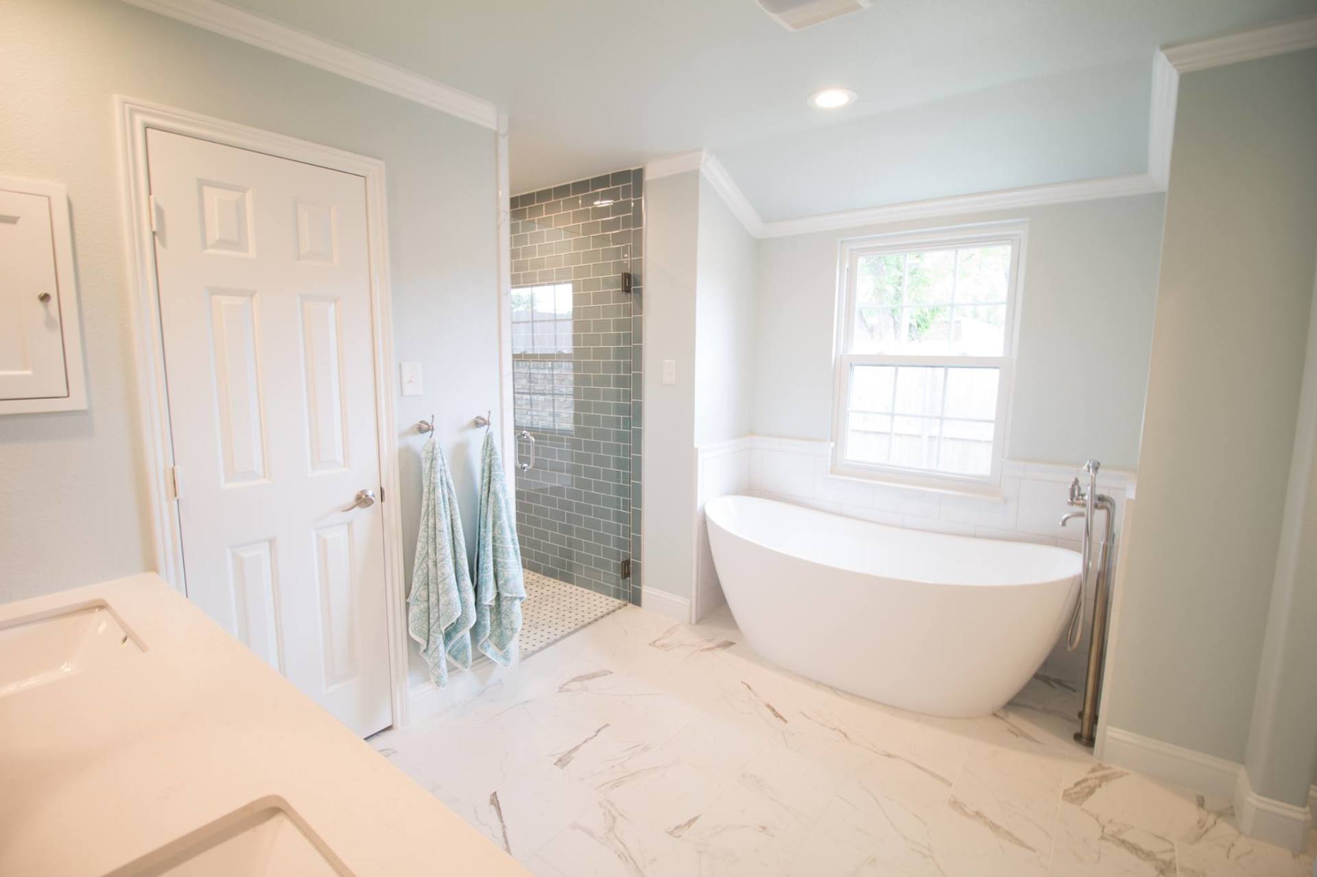 jarrell-signature-white-bathroom-remodel-color