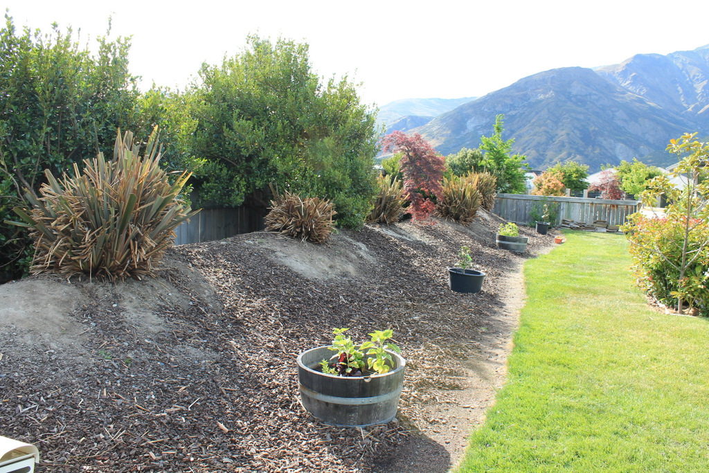 Cromwell, Queenstown, Wanaka, Alexandra, Landscaping, Bark Blowing, Landscaper, Erosion Control, Parks, Gardens