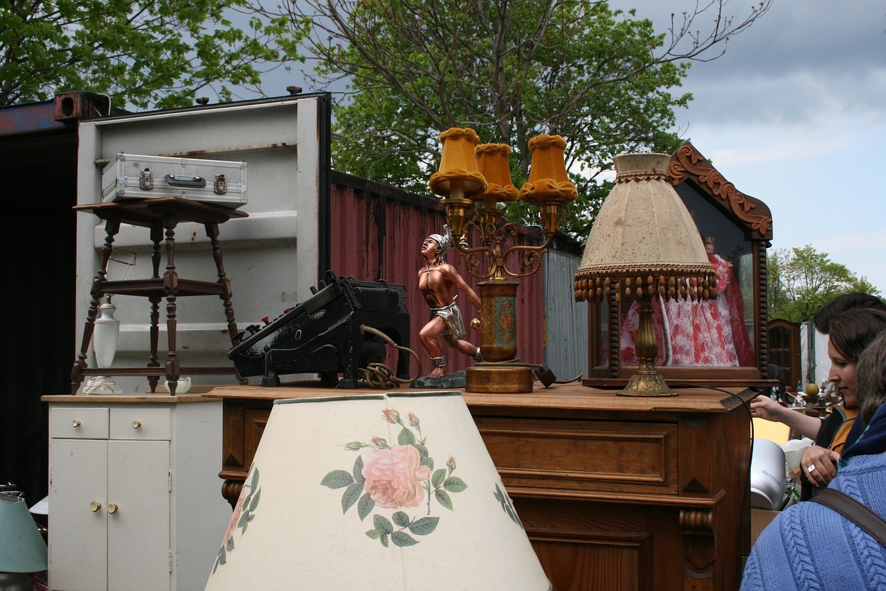 flea-market-741183_1280