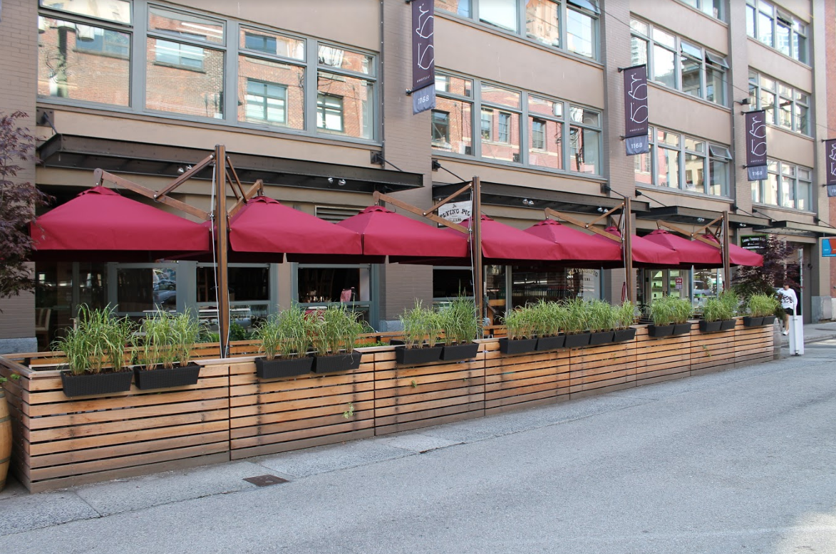 the-flying-pig-patio-umbrellas