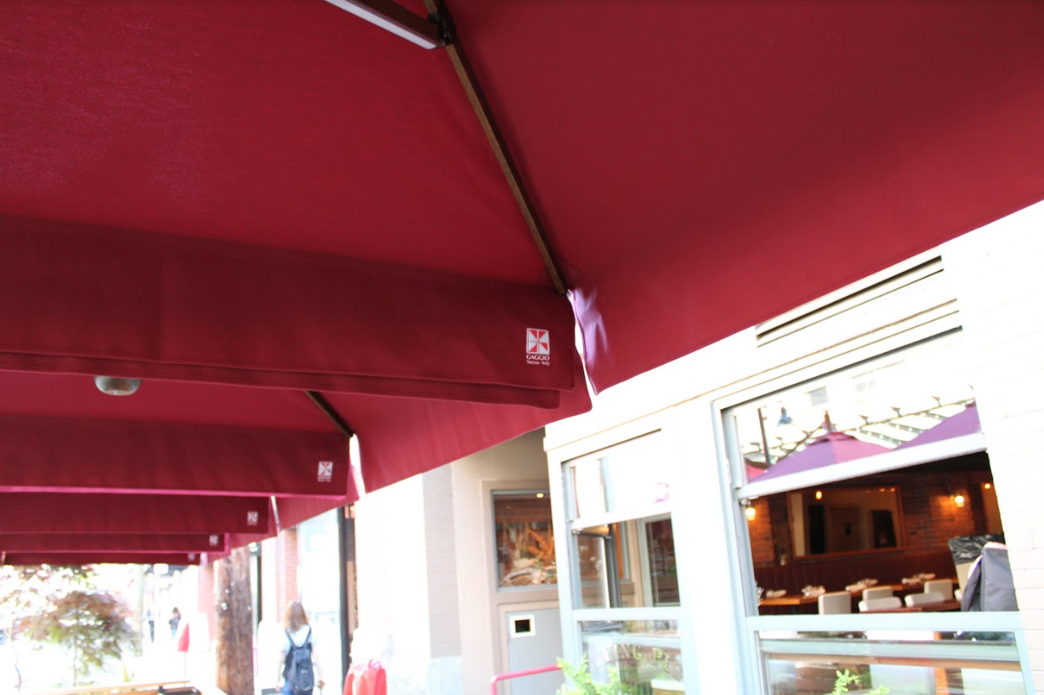 the-flying-pig-patio-umbrellas