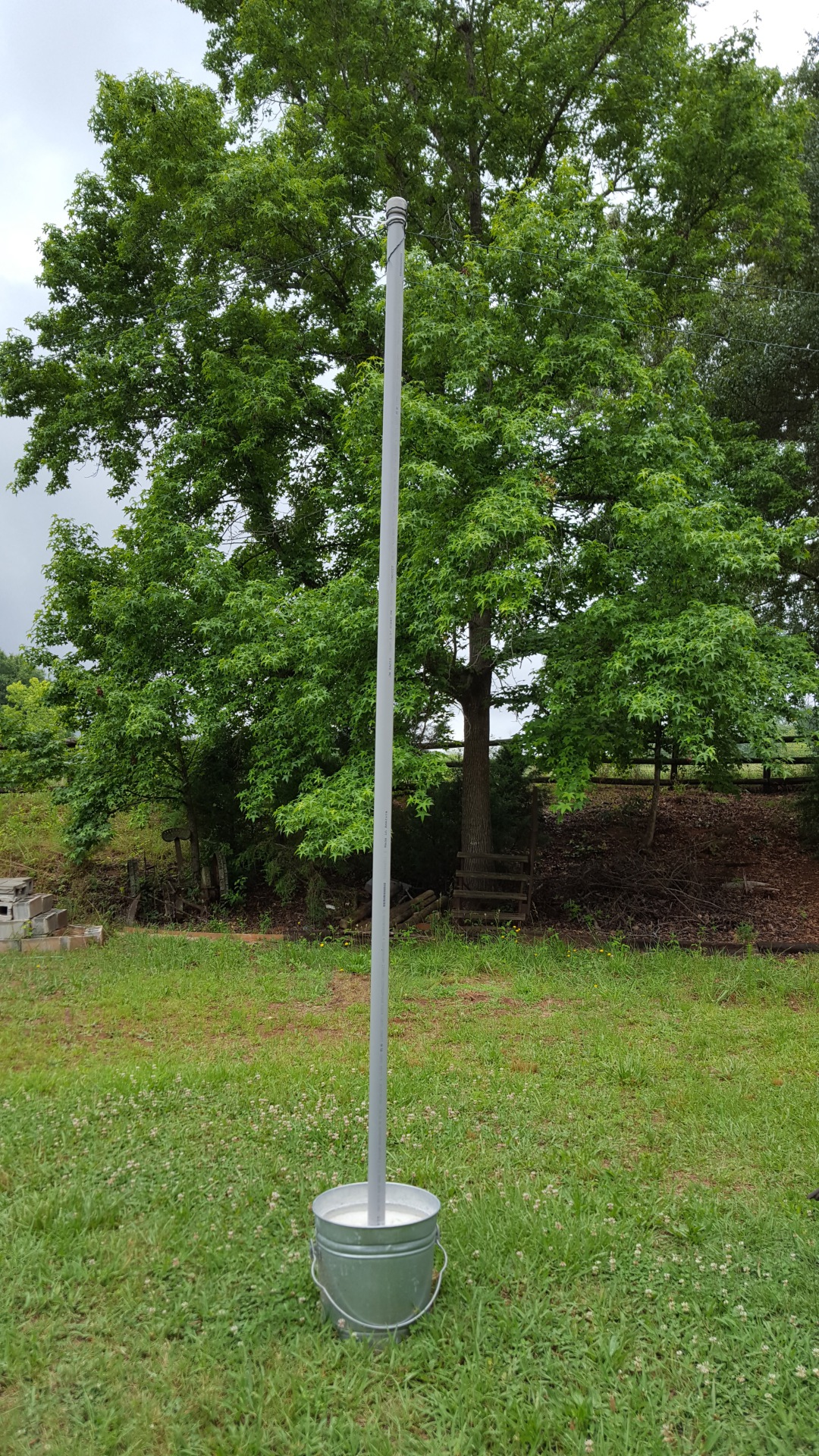 Easy DIY Mobile String Light Pole