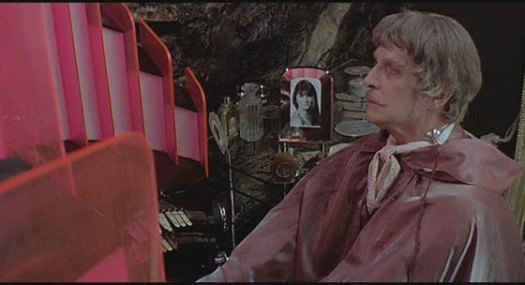 Phibes-Rises-3.jpg