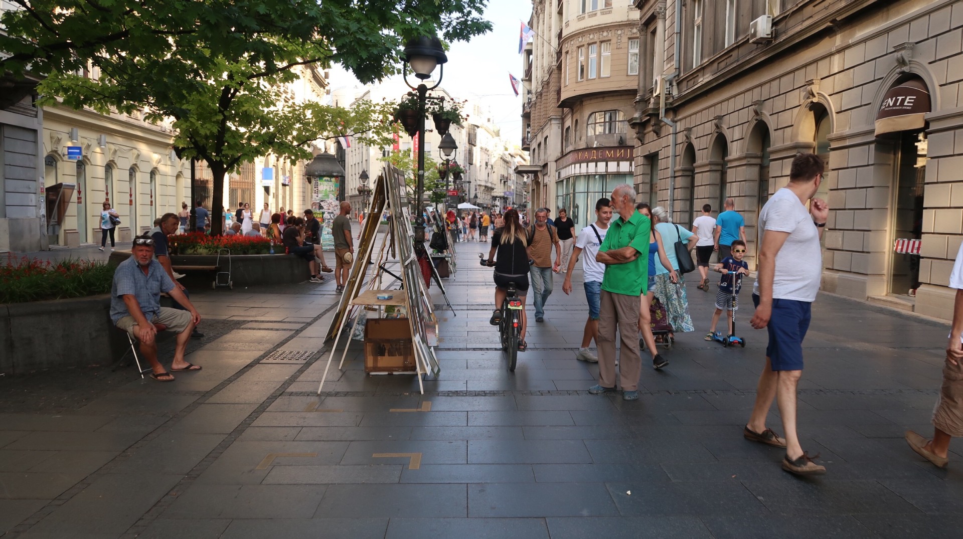 The-shopping-street-in-Belgrade