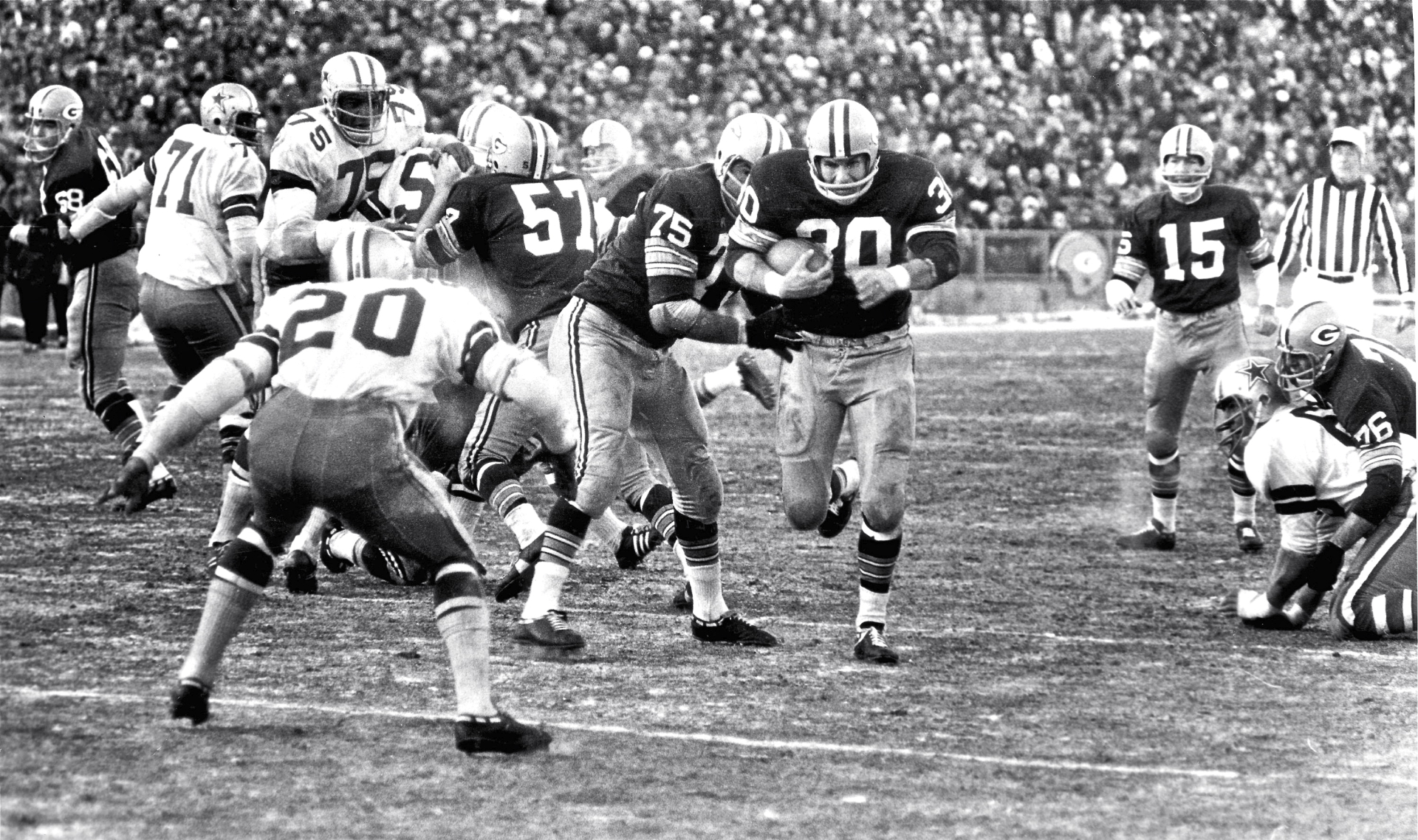 Fullback Chuck Mercein of the New York Giants, 29, carries ball