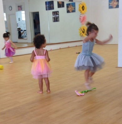Baby ballet classes in French or English