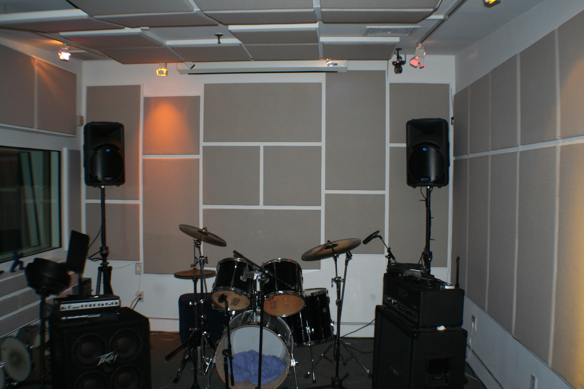                Live rooms