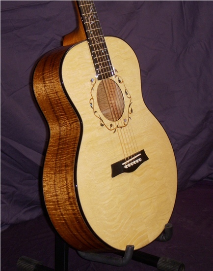 Bearclaw Sitka Spruce/Curly Koa Small Jumbo